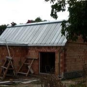 RD Líšnice — Oplechování střechy – titanzinek Rheinzink tl. 0,7 mm, lesklý (fotografie 3)
