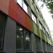 Rekonstrukce polikliniky Opatovská, Praha — Zateplení fasády, klempířské prvky (fotografie 1)