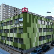 Rekonstrukce polikliniky Opatovská, Praha — Zateplení fasády, klempířské prvky (fotografie 4)